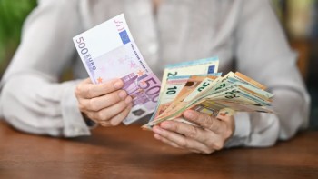 Всеки месец губим по 54 евро
