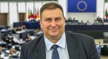 4-ма евродепутати свързват двата края