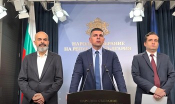 Да си дарят цялата депутатска заплата и да ходят на фронта в Украйна